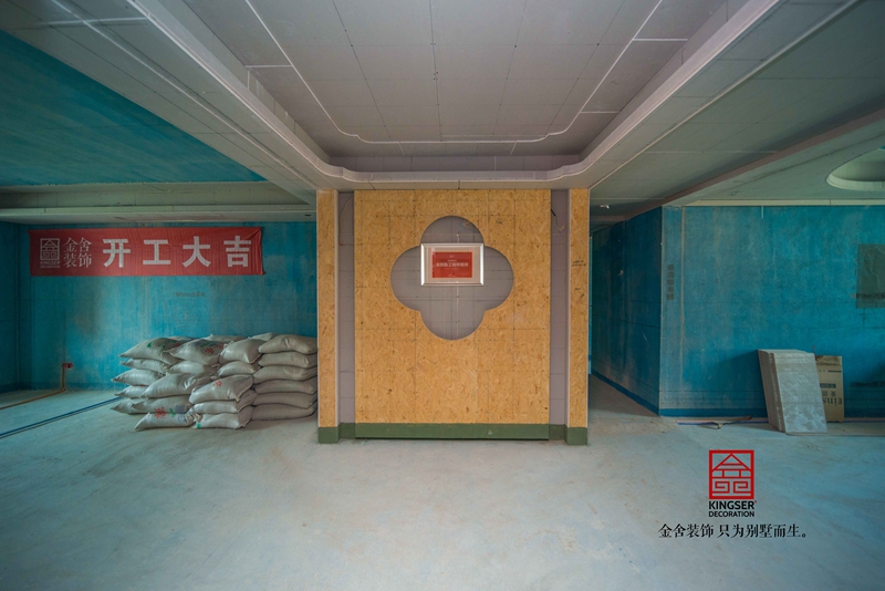  金舍東南智匯城191平瓦工在施工現(xiàn)場