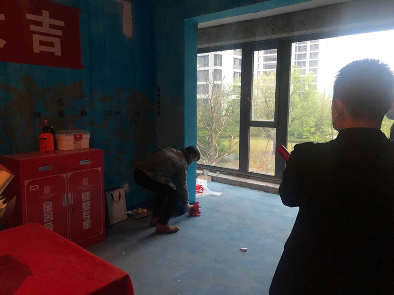 融創(chuàng)中心155平米裝修施工現(xiàn)場開工大吉