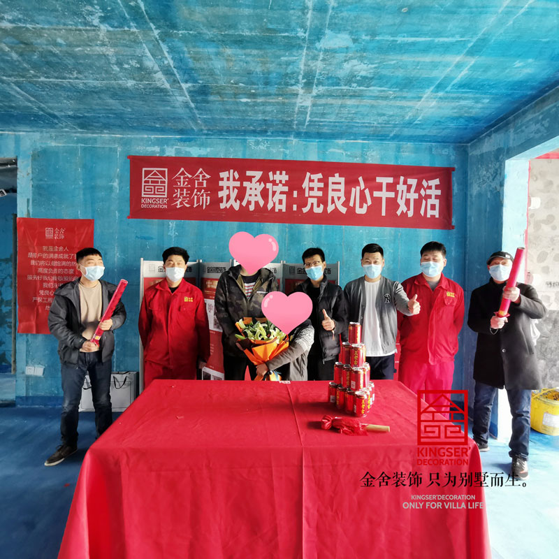 融創(chuàng)中心217平米四居裝修施工現(xiàn)場