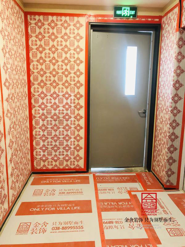 融創(chuàng)中心217平米四居裝修施工現(xiàn)場