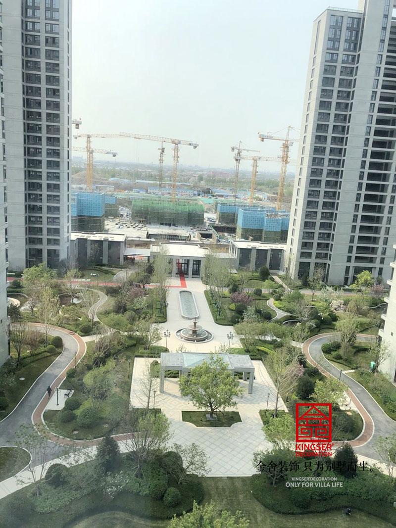 融創(chuàng)中心217平米四居裝修施工現(xiàn)場